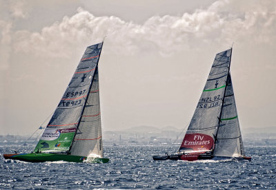 32 America's Cup Semifinal Race 5 Windward leg MRC@2007.jpg