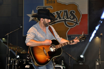 044 Aaron Watson - Billy Bob's Texas Country Fair - MRC@2016.jpg
