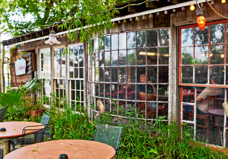Gilhooleys Restaurant  Oyster Bar patio