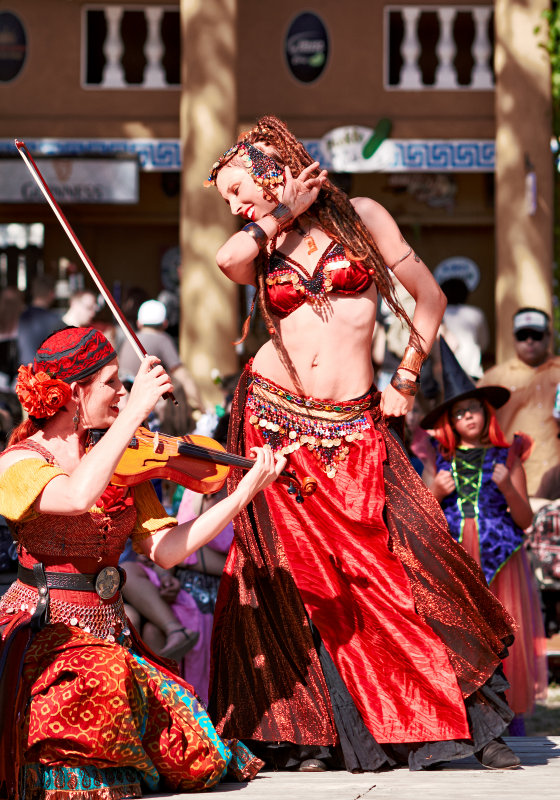 Nula Luna dances Tsura fiddles RenFest 2014