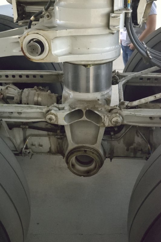L-1011 Landing Gear Strut