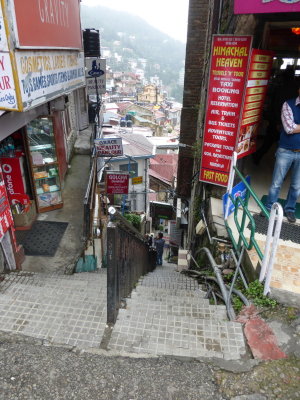 03 The steep streets of Manali.jpg