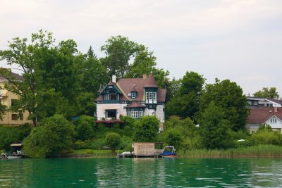 house at the bank of worthersee