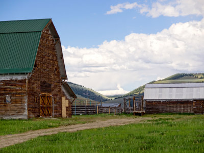 Barn Yard in Montana_rp.jpg