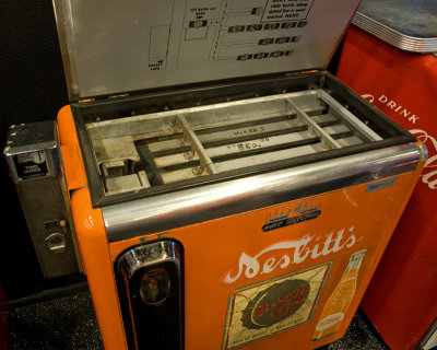 Old soda pop machine