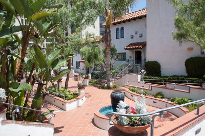 La Jolla Grande Hotel courtyard