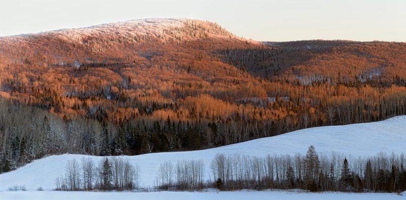 Les derniers rayons de lumire sur la montagne