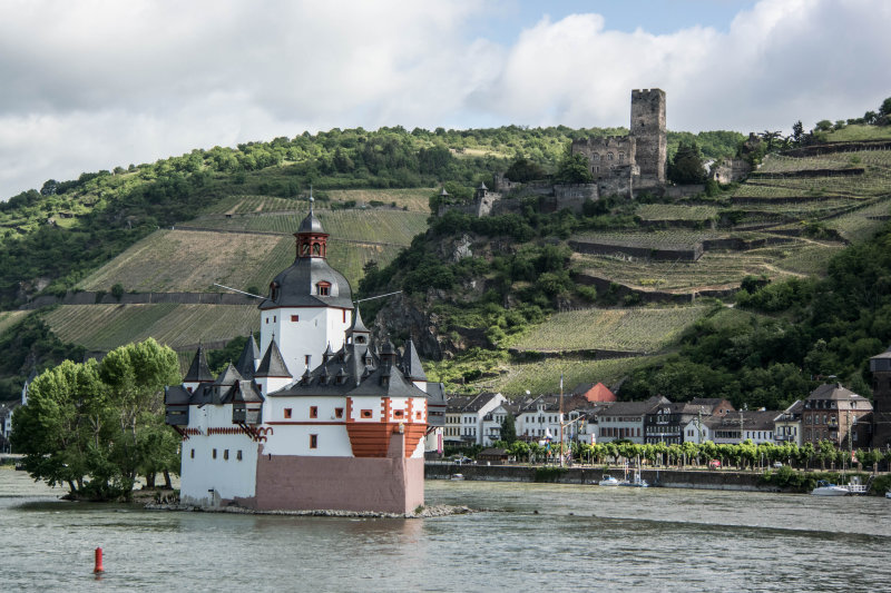 Pfalzgrafenstein Castle by Kaub on island & Getenfels Castle on land.