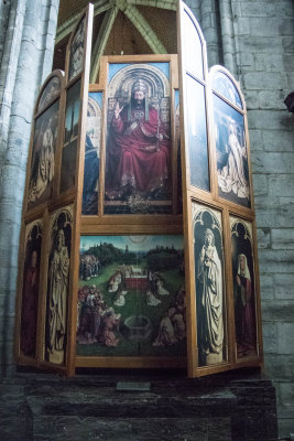 We couldn't take pics of the actual Alterpieces. These are replicas.