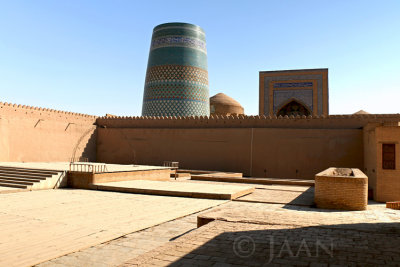 Kalta Minor and Mohammed Amin Khan Madrassah