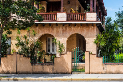 Building - downtown Varadero