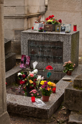 Paris Jim Morrison grave01.jpg