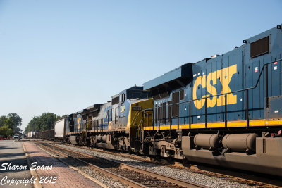 A pair of CW40-8's 7360 and 7325 trail on Q416 18