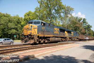 A pair of ES40DC's 5337 and 5381 leads manifest Q301 16 south through Ashland