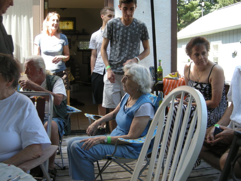 H, Julie, Isiah, ?, Ilse, ?.jpg