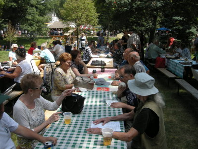 More crowd.jpg