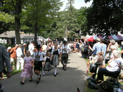 The parade. Bayern 2.jpg