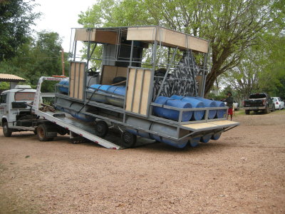 Pantanal Discovery being unloaded.jpg