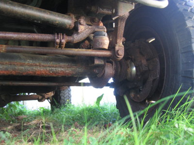 1991 D90 LHS axle.JPG