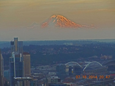 06-Seattle-11-Space-Needle-Mt-Rainier.jpg