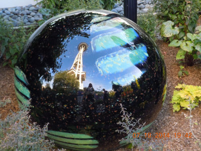06-Seattle-23-Chihuly-Glass-Garden.jpg