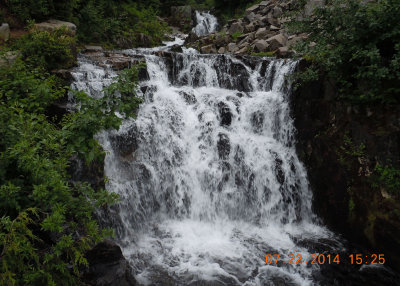 08-Mount-Rainier-09-Below-Paradise-Falls.jpg