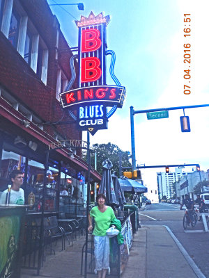 Memphis-Beale-Street-01-em.jpg