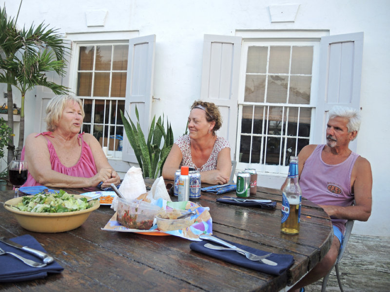 Katie,Mel & Mike chillin
