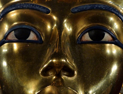 The Gold Mask of King Tut 2014
