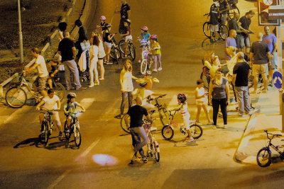 Erev Yom Kippur when children with bikes take over the city