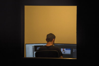 Three Monitors what is his profession.jpg