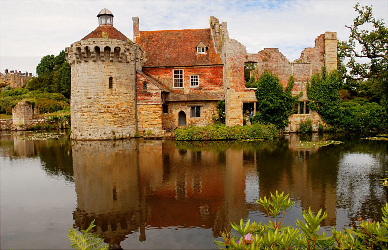 Scotney Castle and Old Hall.