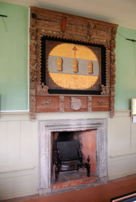 HH007. The fireplace in the long gallery.