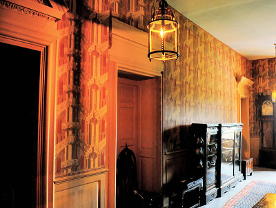 HH021 - Another view of the wallpaper