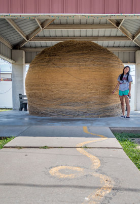 Cawker City Ball of Twine 02.jpg