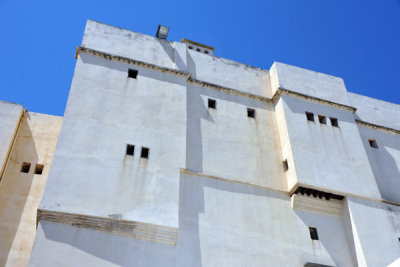 Tiny windows facing the sea, Palais des Ras 