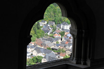Vianden through one of the openings of the Salle Byzantine