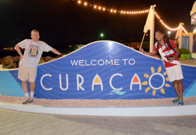 Me n Dennis, Curaao