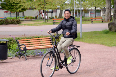 Dennis on a bike we got from the hotel in Mariehamn