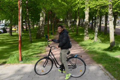 Dennis cycling with me in Mariehamn, Åland