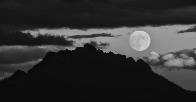 A Mordor Moonrise for Halloween