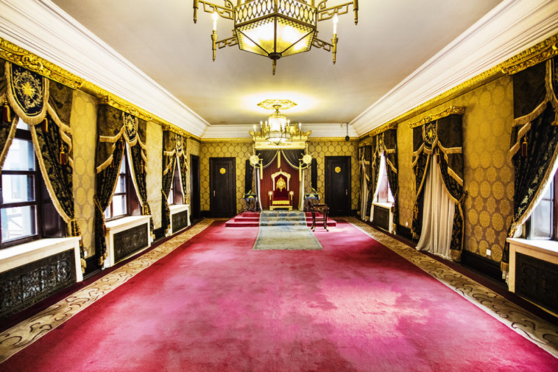Changchun - Puyis Palace (The emeprors throne)