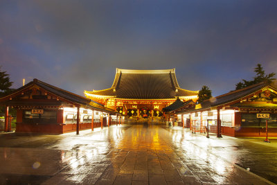 Asakusa Shrine in Regn (Tokyo)