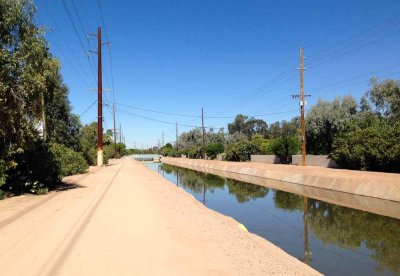 Arizona Canal in eastern Phoenix... 20160324_3156