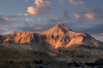 Hill-overlooking-Ein-Gedi