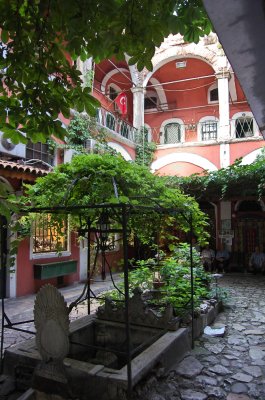 034 In de Grand Bazaar, Zincirli Han.jpg