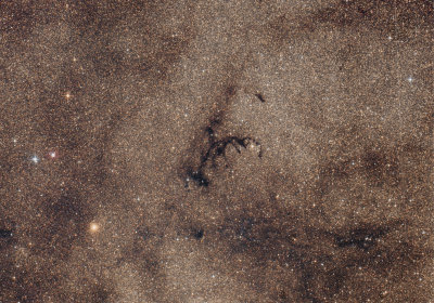 Barnard 84, une nbuleuse et un amas globulaire