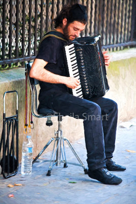 Paris accordianist 