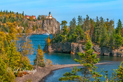 25.22 - Split Rock Lighthouse: Tour Boat Wenona At Foot Of Cliff 