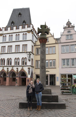 babes bij Marktkreuz in Trier